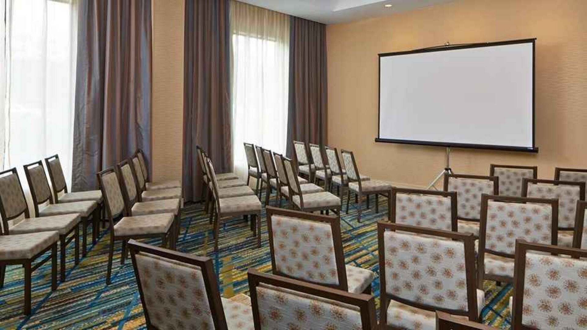 Professional conference room at Hilton Garden Inn Boston/Marlborough.