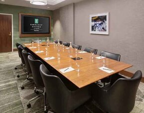 Meeting room perfect for every business appointment at the Embassy Suites by Hilton Tysons Corner.