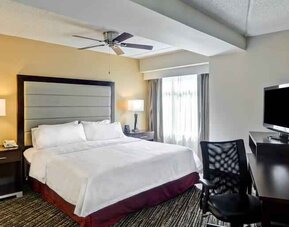 King bedroom with working station and TV screen at the Homewood Suites by Hilton Washington, D.C. Downtown.