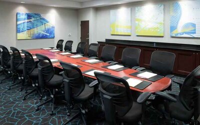 Comfortable meeting rrom at the Hampton Inn & Suites Memphis-Beale Street.