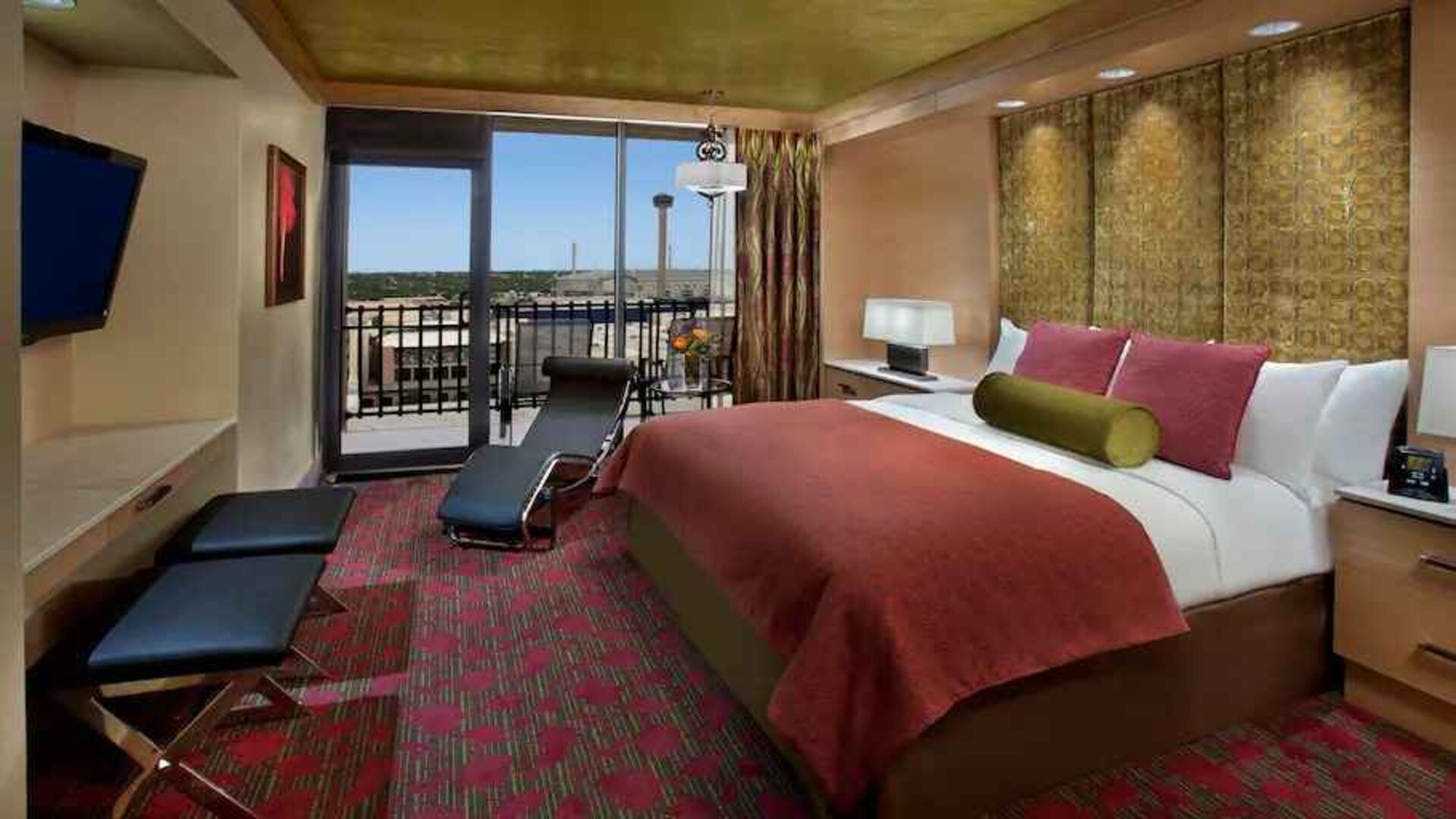 Beautiful king guestroom with view at the Hilton Palacio del Rio.