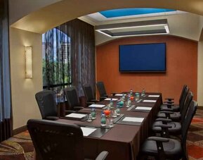 Small meeeting room with screen and windows at the Hilton Palacio del Rio.