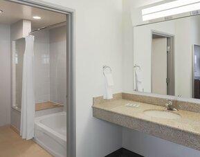Courtyard by Marriott Austin Airport