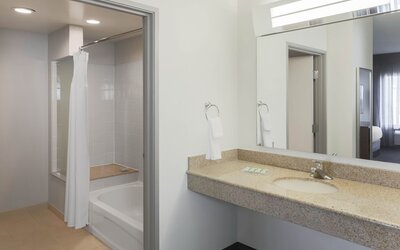 Courtyard by Marriott Austin Airport