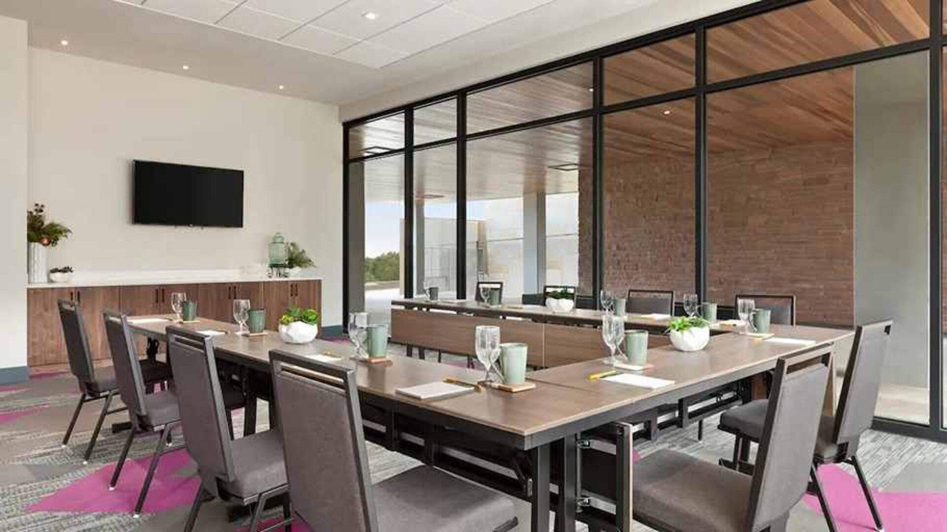 professional meeting room at Hilton Garden Inn Boulder.