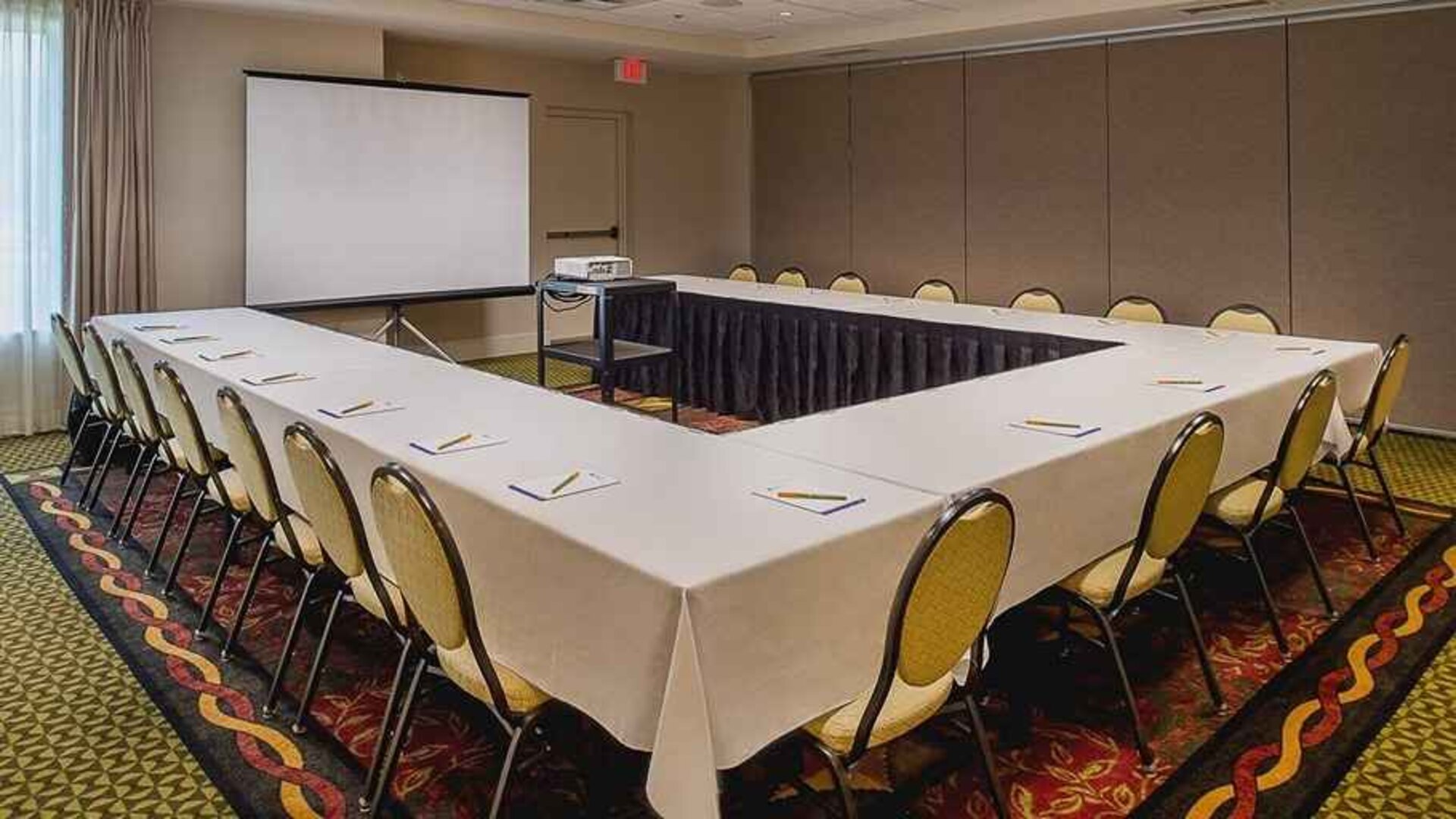 professional meeting room for all business meetings at Hilton Garden Inn St. Louis/Chesterfield.
