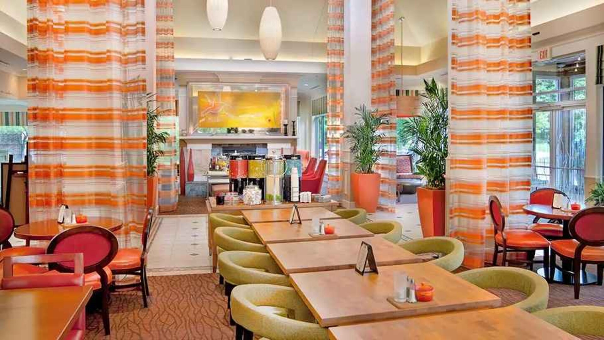 comfortable lobby lounge area ideal for coworking at Hilton Garden Inn St. Louis/Chesterfield.