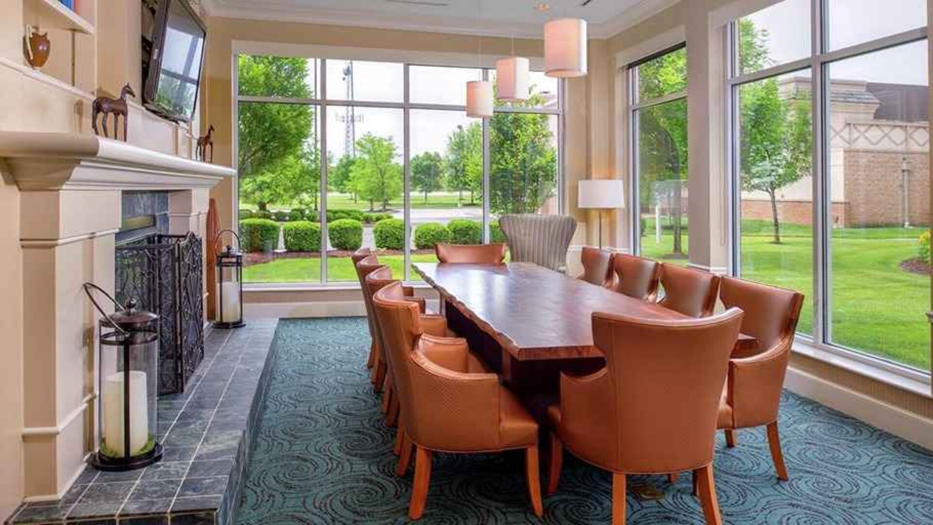homely yet professional meeting room with natural light for all business meetings at Hilton Garden Inn St. Louis/O'Fallon MO.