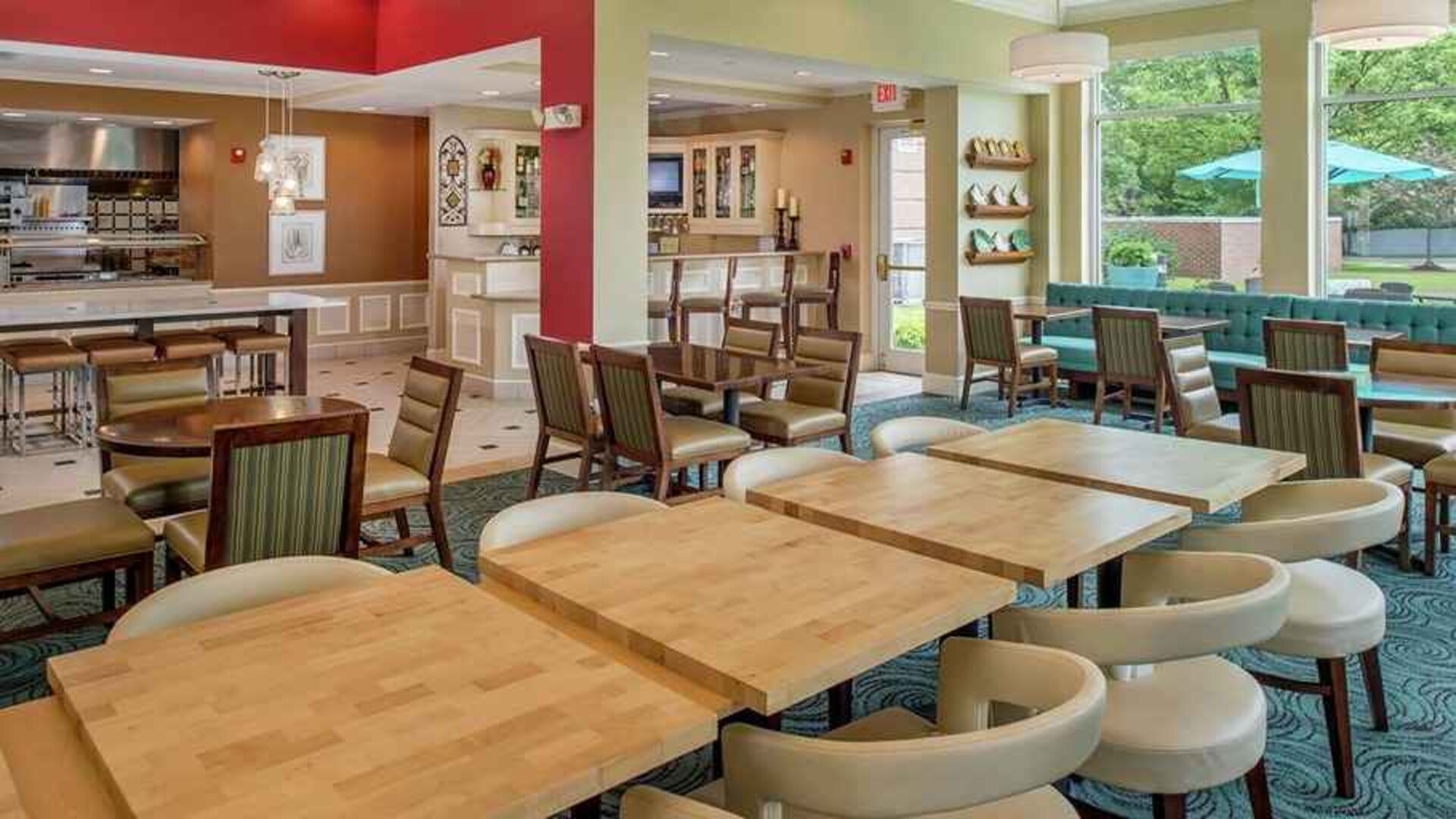 well-lit lobby lounge area ideal for coworking at Hilton Garden Inn St. Louis/O'Fallon MO.