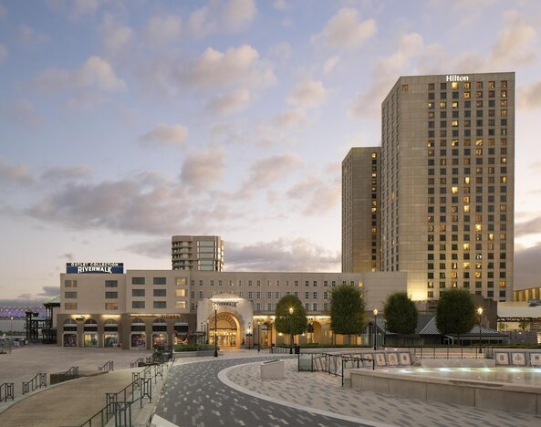 Hilton New Orleans Riverside