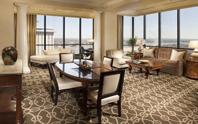 Hilton New Orleans Riverside