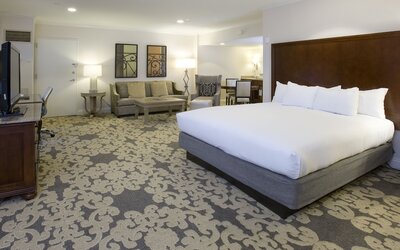 Hilton New Orleans Riverside