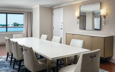 Hilton New Orleans Riverside