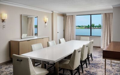 Hilton New Orleans Riverside