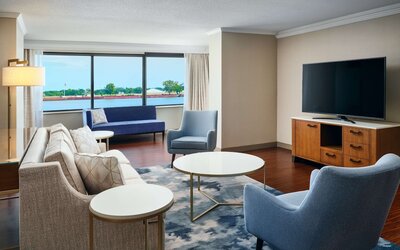 Hilton New Orleans Riverside
