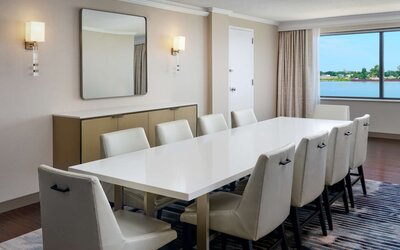 Hilton New Orleans Riverside