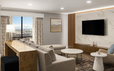 Hilton New Orleans Riverside