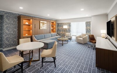 Hilton New Orleans Riverside