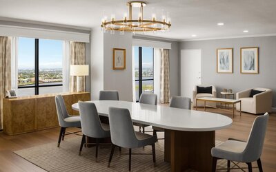 Hilton New Orleans Riverside