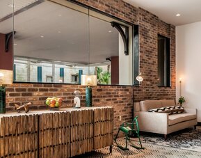 St Charles Coach House, an Ascend Collection Hotel