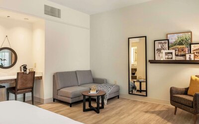 St Charles Coach House, an Ascend Collection Hotel