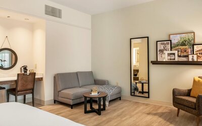St Charles Coach House, an Ascend Collection Hotel