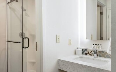 St Charles Coach House, an Ascend Collection Hotel