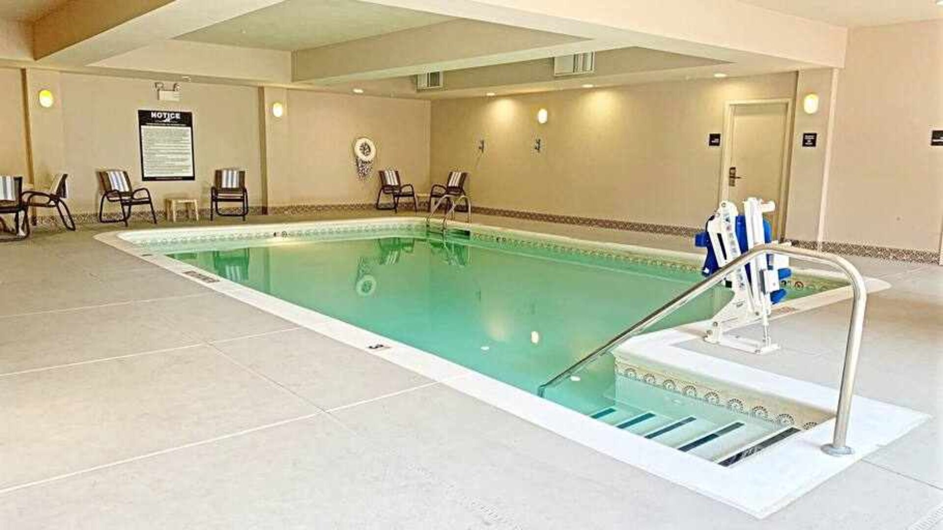 Indoor swimming pool at the Hampton Inn Champaign Urbana.