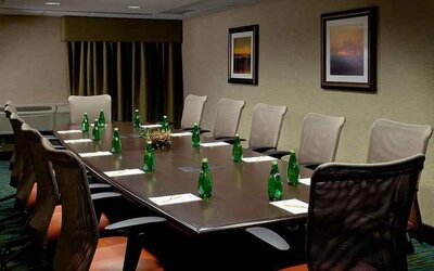 professional and equipped meetiing room for all business meetings at DoubleTree by Hilton Hotel Santa Fe.