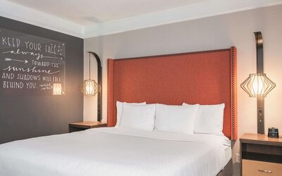La Quinta Inn & Suites by Wyndham New Orleans Downtown