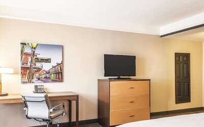 La Quinta Inn & Suites by Wyndham New Orleans Downtown