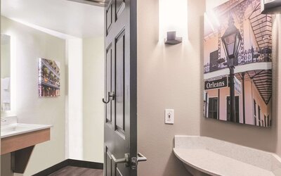 La Quinta Inn & Suites by Wyndham New Orleans Downtown