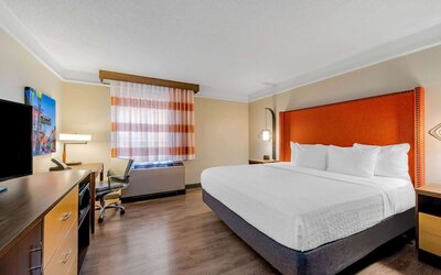 La Quinta Inn & Suites by Wyndham New Orleans Downtown