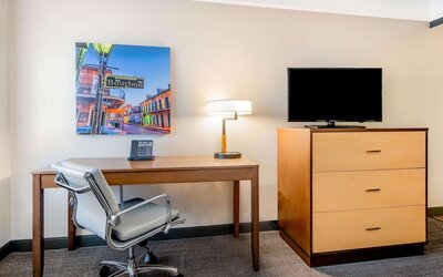 La Quinta Inn & Suites by Wyndham New Orleans Downtown