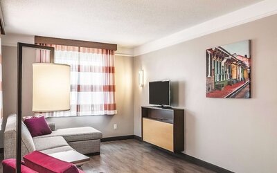 La Quinta Inn & Suites by Wyndham New Orleans Downtown