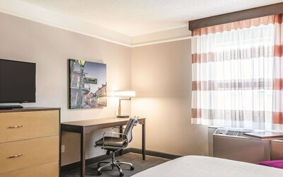 La Quinta Inn & Suites by Wyndham New Orleans Downtown