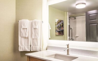 La Quinta Inn & Suites by Wyndham New Orleans Downtown