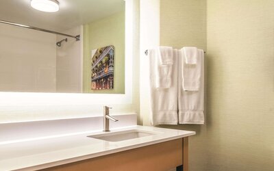 La Quinta Inn & Suites by Wyndham New Orleans Downtown