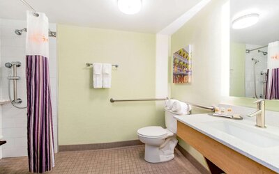 La Quinta Inn & Suites by Wyndham New Orleans Downtown