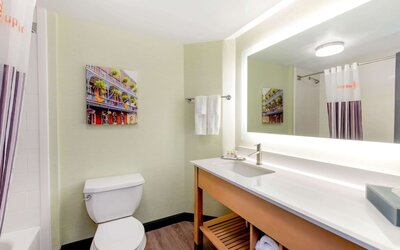 La Quinta Inn & Suites by Wyndham New Orleans Downtown