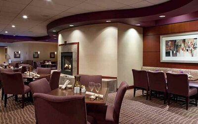 Breakfast area perfect for coworking at the DoubleTree Suites by Hilton Cincinnati-Blue Ash.