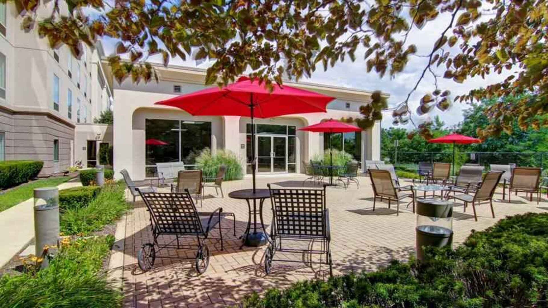 Outdoor patio perfect as workspace at the Hampton Inn & Suites Leesburg.