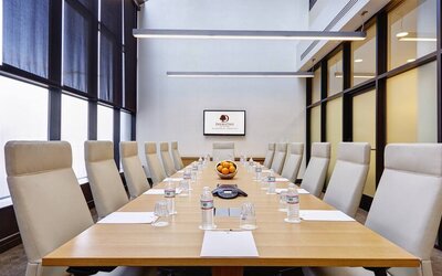 Small meeting room with TV screen at the DoubleTree by Hilton Washington DC - Crystal City.