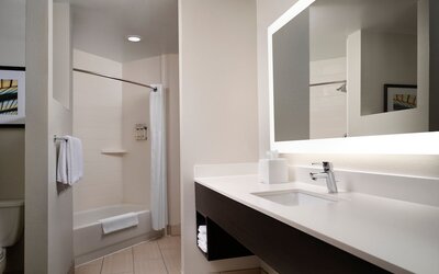 Holiday Inn Express & Suites New Orleans Airport South by IHG