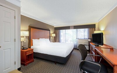 La Quinta Inn & Suites by Wyndham New Orleans Airport
