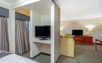 La Quinta Inn & Suites by Wyndham New Orleans Airport