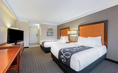 La Quinta Inn & Suites by Wyndham New Orleans Airport