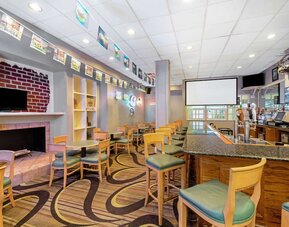 La Quinta Inn & Suites by Wyndham New Orleans Airport