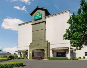 La Quinta Inn & Suites by Wyndham New Orleans Airport