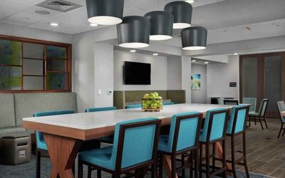 Lobby workspace with table and chairs at the Hampton Inn Burley.